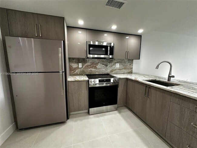 Photo - 10625 SW 112th Ave Unit 306