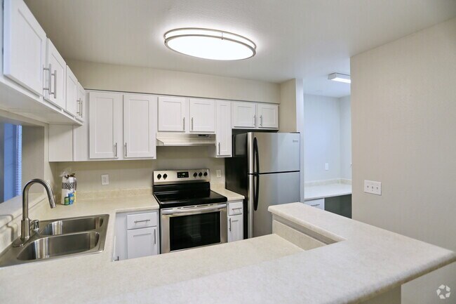 1BR, 1BA - 798 SF