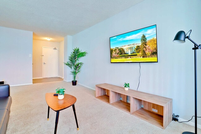 Photo - 2111 Richmond Hwy Unidad FL2-ID1022370P