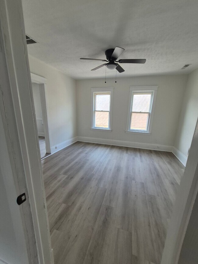 3449 W 54th St Unidad 3449 west 54th lower unit