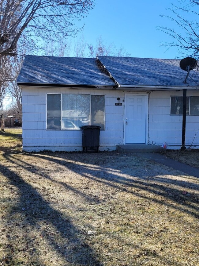 Building Photo - 1208-1210 Vandenberg Ave Unit 1208 Vandenberg Ave