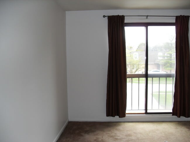 Photo - 4857 Moreland Dr W Unit Moreland Drive Apts