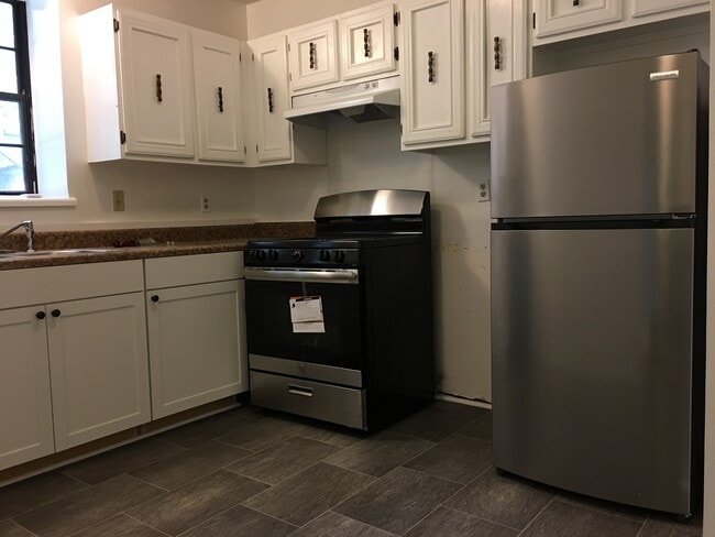 Kitchen - 16 Cardinal Dr Unit 1