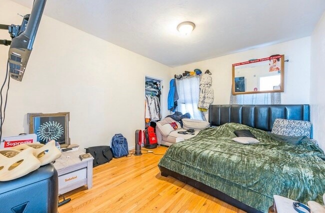 Building Photo - 10 Lucian St Unit 3rd floor