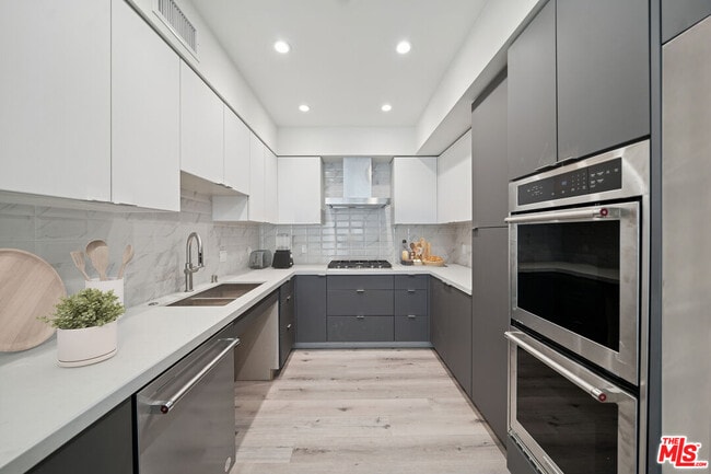 Photo - 1051 S Corning St Unit 102