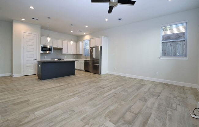 Photo - 506 W Donovan St