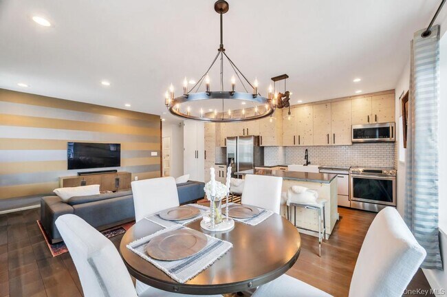 Photo - 100 W Broadway Unit 2Bb