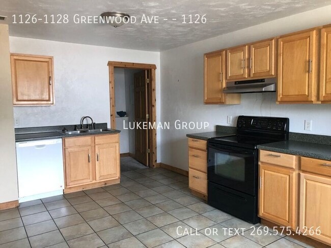 Building Photo - 1126-1128 Greenwood Ave --1126 Unit 1126