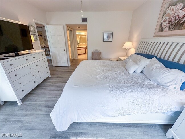 Building Photo - 4240 Lake Forest Dr Unit 413