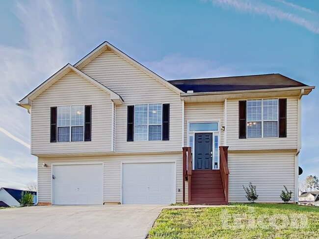 Photo - 947 Chase Trail