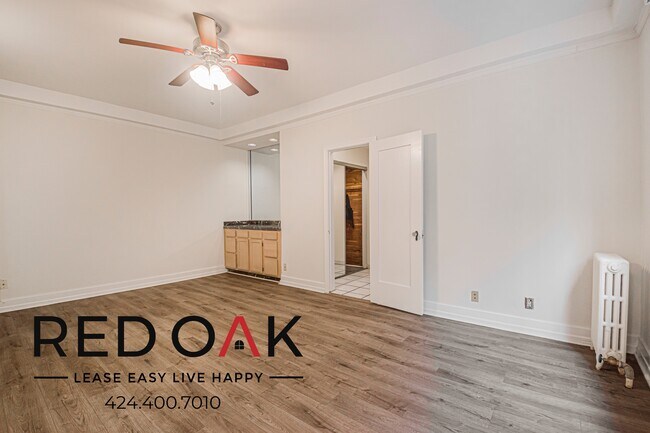 Building Photo - 630 S Kenmore Ave Unit 306