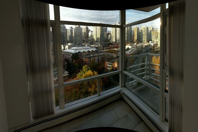 Photo - 1602-198 Marinaside Crescent Unit 1602