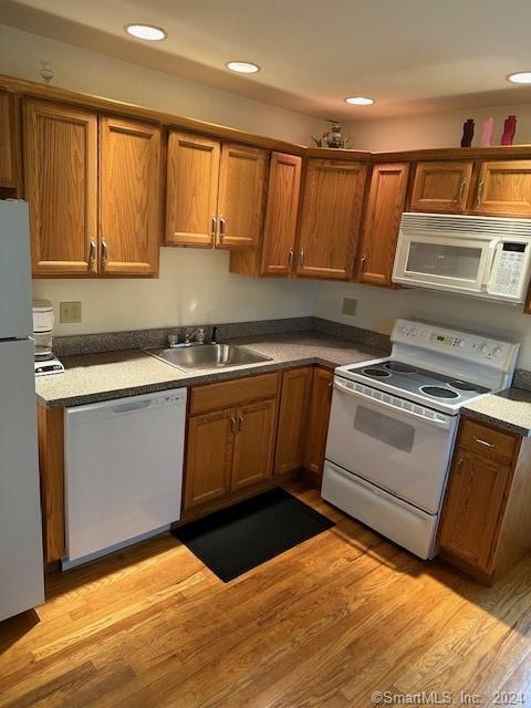 Photo - 108 Middlesex Turnpike