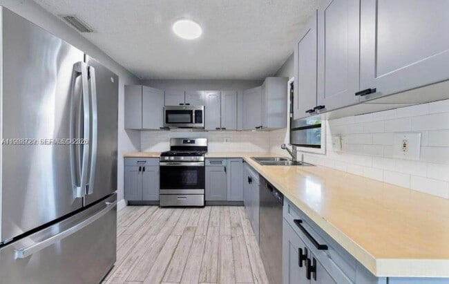 Photo - 301 NW 51st St