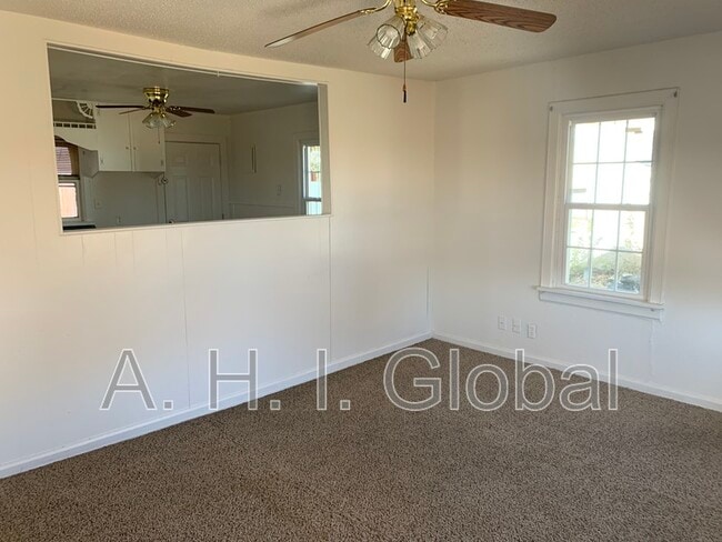 Photo - 810 S Philadelphia St