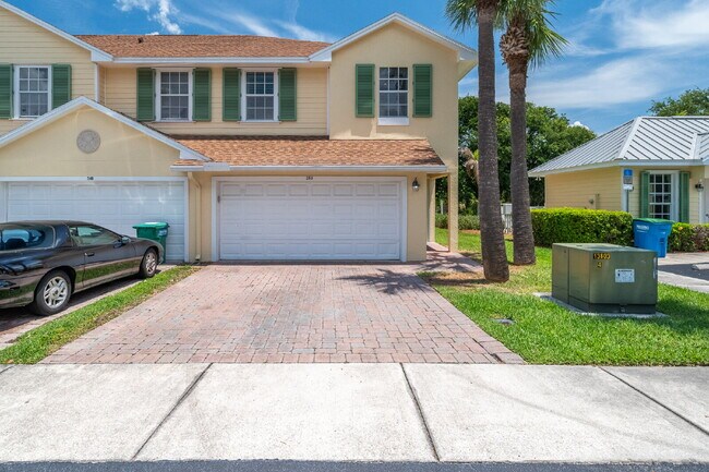 Photo - Beautiful 4 bedroom townhome in Oak Park! Unit 306