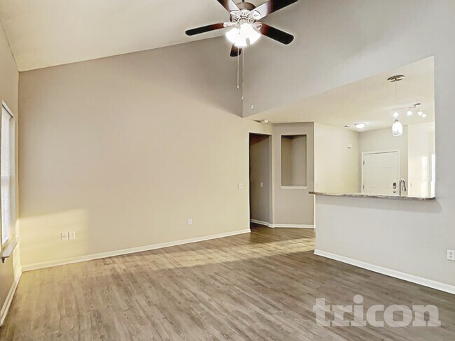 Photo - 871 Anchor Way NE