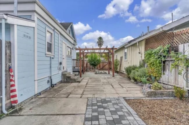 700 Third St