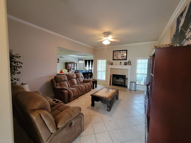 Photo - College Station -3 bedroom / 2 bath / 2 car garage / fenced in back yard. IN EDELWEISS GARTENS