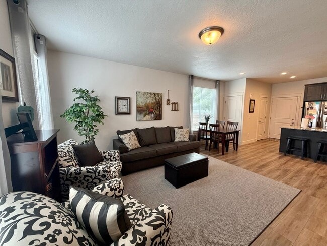 Photo - Gorgeous Like-New Townhome