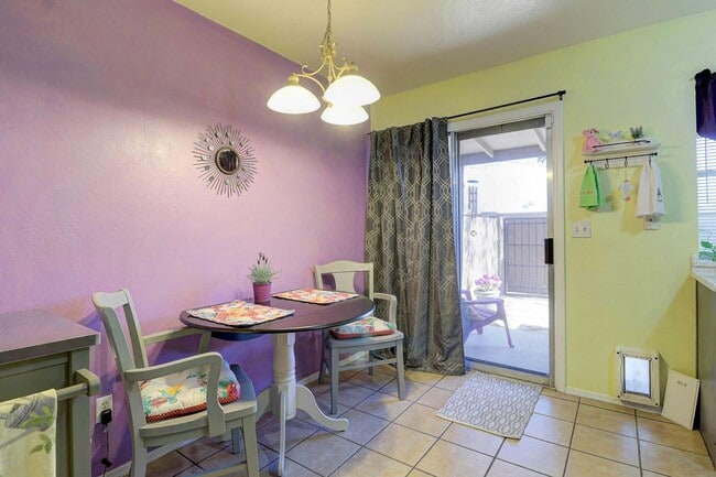 Photo - Updated 2 Bed/2.5 Bath Townhome in Great W...