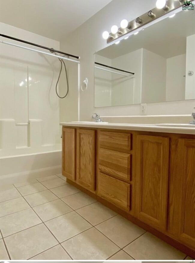 Photo - 1427 Garay St