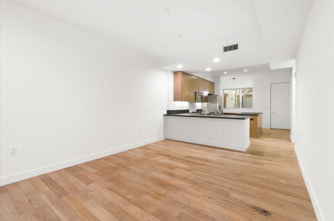 Dining area - 6001 Carlton Way Unit 106