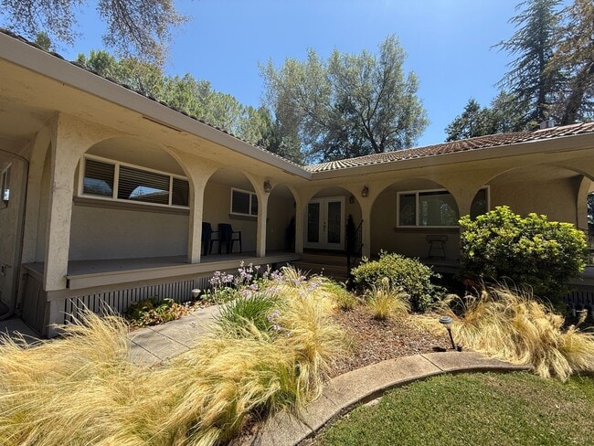 Building Photo - 23799 Woodhaven Pl