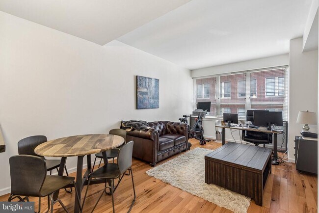 Photo - 1425 Locust St Unit 4E