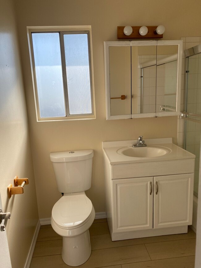 bathroom - 17100 Gramercy Plz Unit Apt. 1