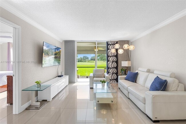 Building Photo - 9200 N Hollybrook Lake Dr Unit 102