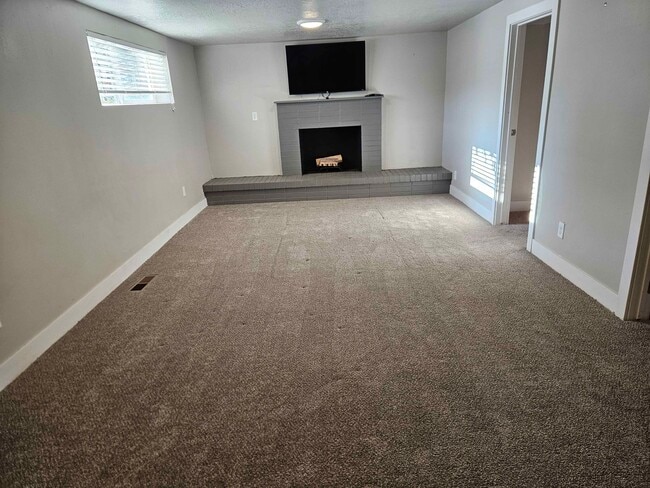 Photo - 3151 S Green St