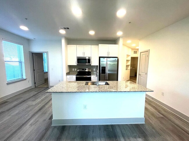 Building Photo - 8010 Blue Goose Rd Unit 02220