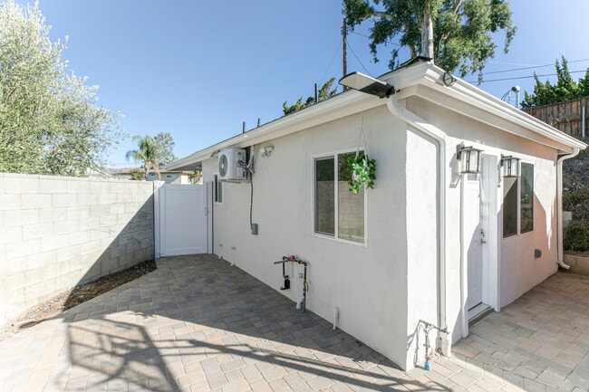 Building Photo - 7209 Dos Rios Dr Rental