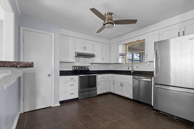 Photo - 2560 Memorial Dr