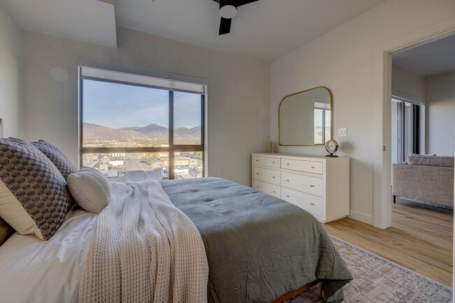330 Belhaven