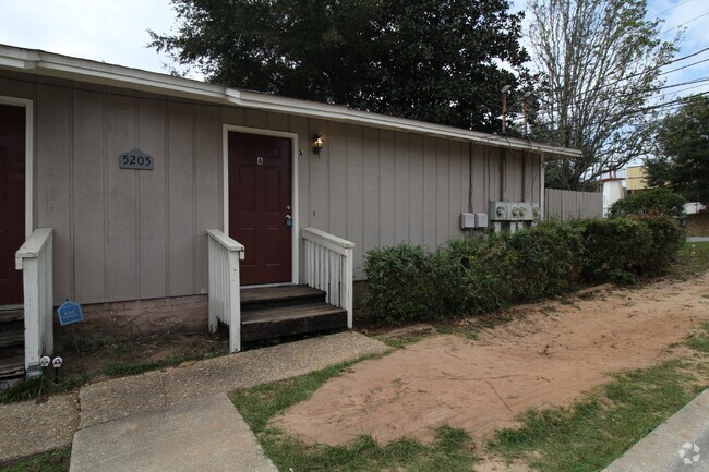 Building Photo - 2BR/1BA Apartment Near Mobile Hwy – Utilit... Unit A