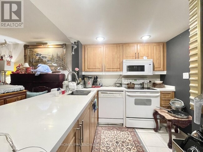 Photo - 225 Davenport Rd Unité 202