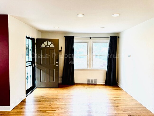 Photo - 2970 Locust St