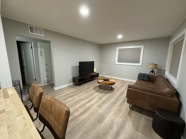 Photo - 407 W Iowa St