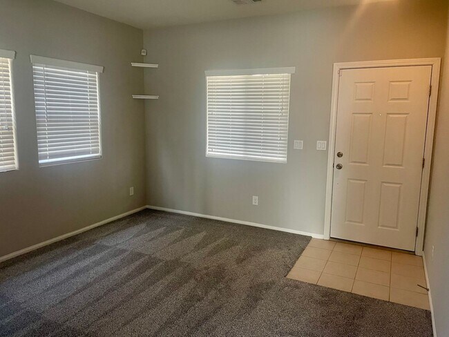 Photo - 3 bed 3 bath 2 car Garage in the Southwest, The Bend