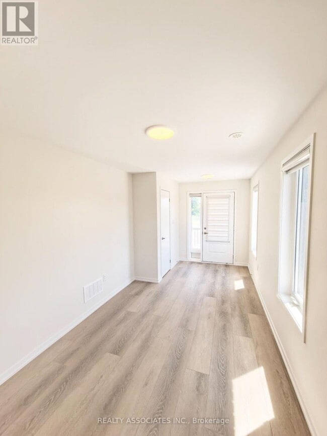 Photo - 127 Matawin Ln