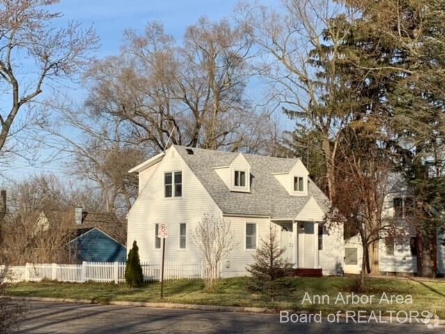 Building Photo - 2770 Elmwood Ave Rental