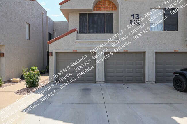 Photo - Elegant 2-Bedroom Condo with Fireplace and... Unidad 1013