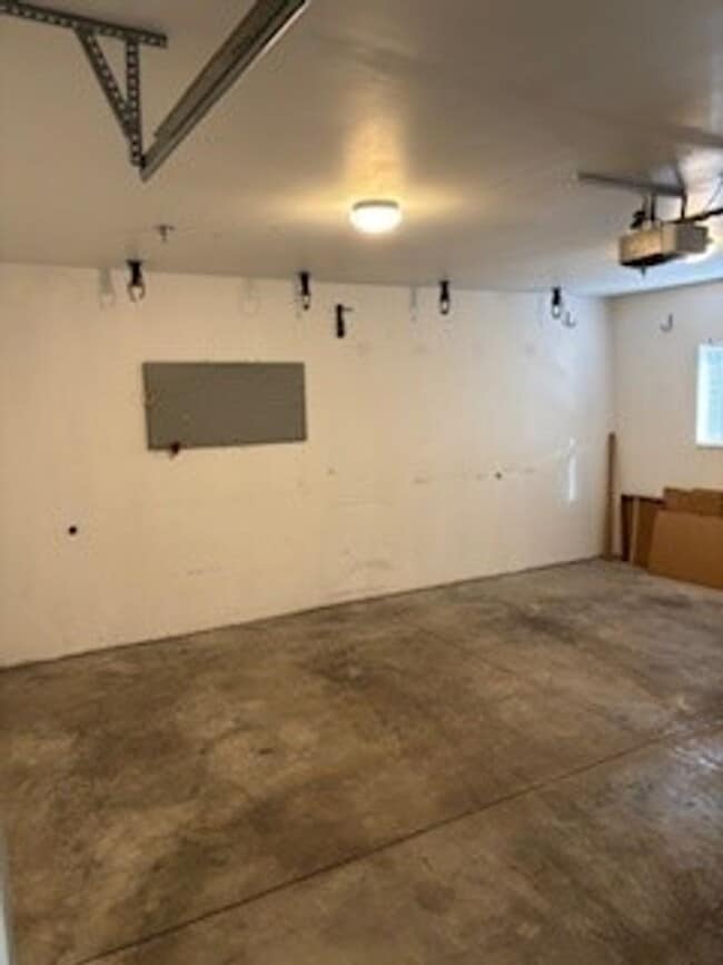 Building Photo - Bright and Spacious Condo for Rent in Downtown Verona