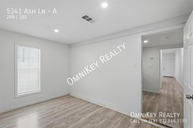 Photo - 5341 Ash Ln Unidad A