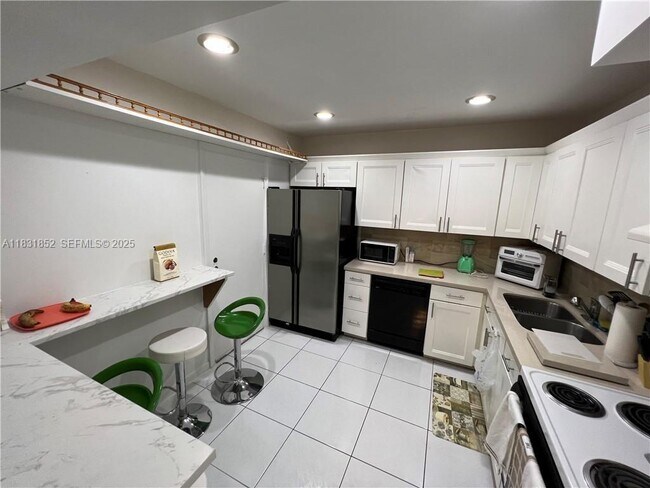 Photo - 6101 N Falls Cir Dr Unit 107