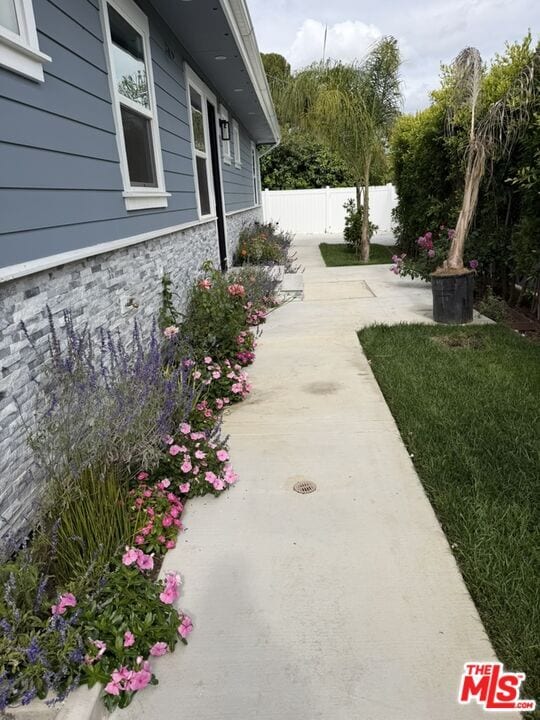 Photo - 17175 Rayen St