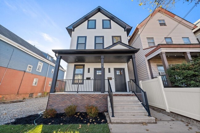 Building Photo - 25 Lembeck Ave Unit 2