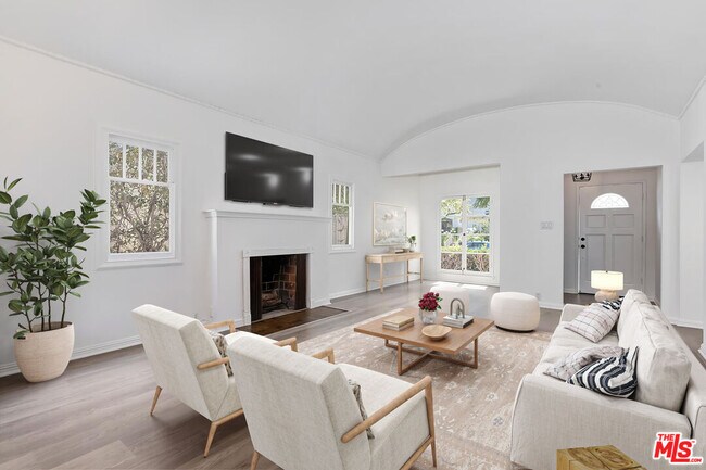 Photo - 212 N Palm Dr